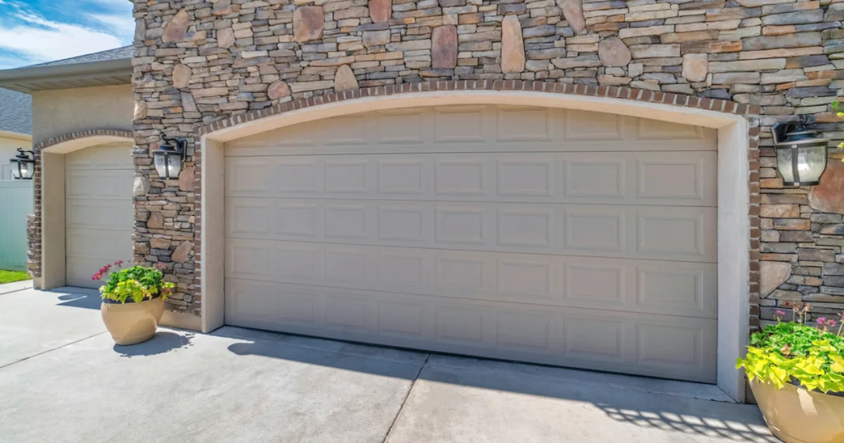 vinyl garage doors Los Angeles