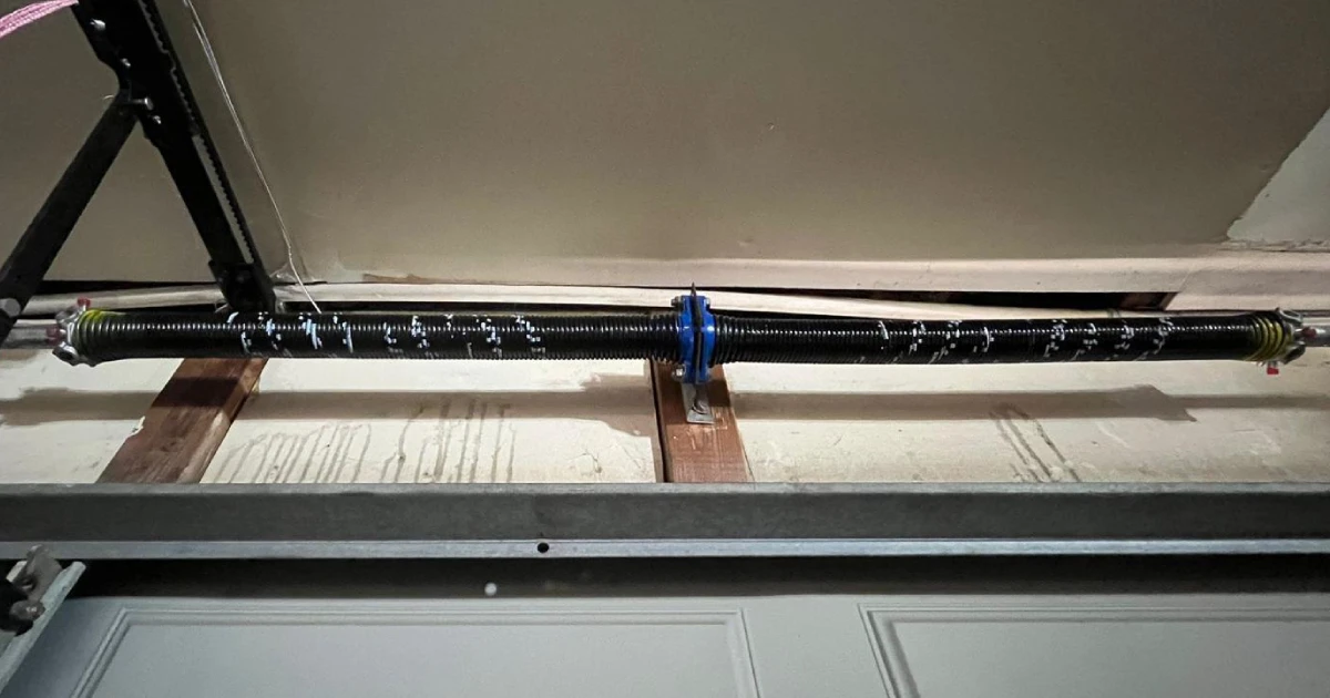 telltale signs of broken garage door spring